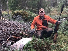 KK-mäyräkoira KVA-A Omituisen Otuksen Lotta Peuran metsästys ajavalla kk-mäyräkoiralla- O.O.Lotta